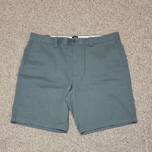 J. Crew Sage Green Flat Front Shorts,  Men's Sz 36. 9" Inseam New Sprinv Break